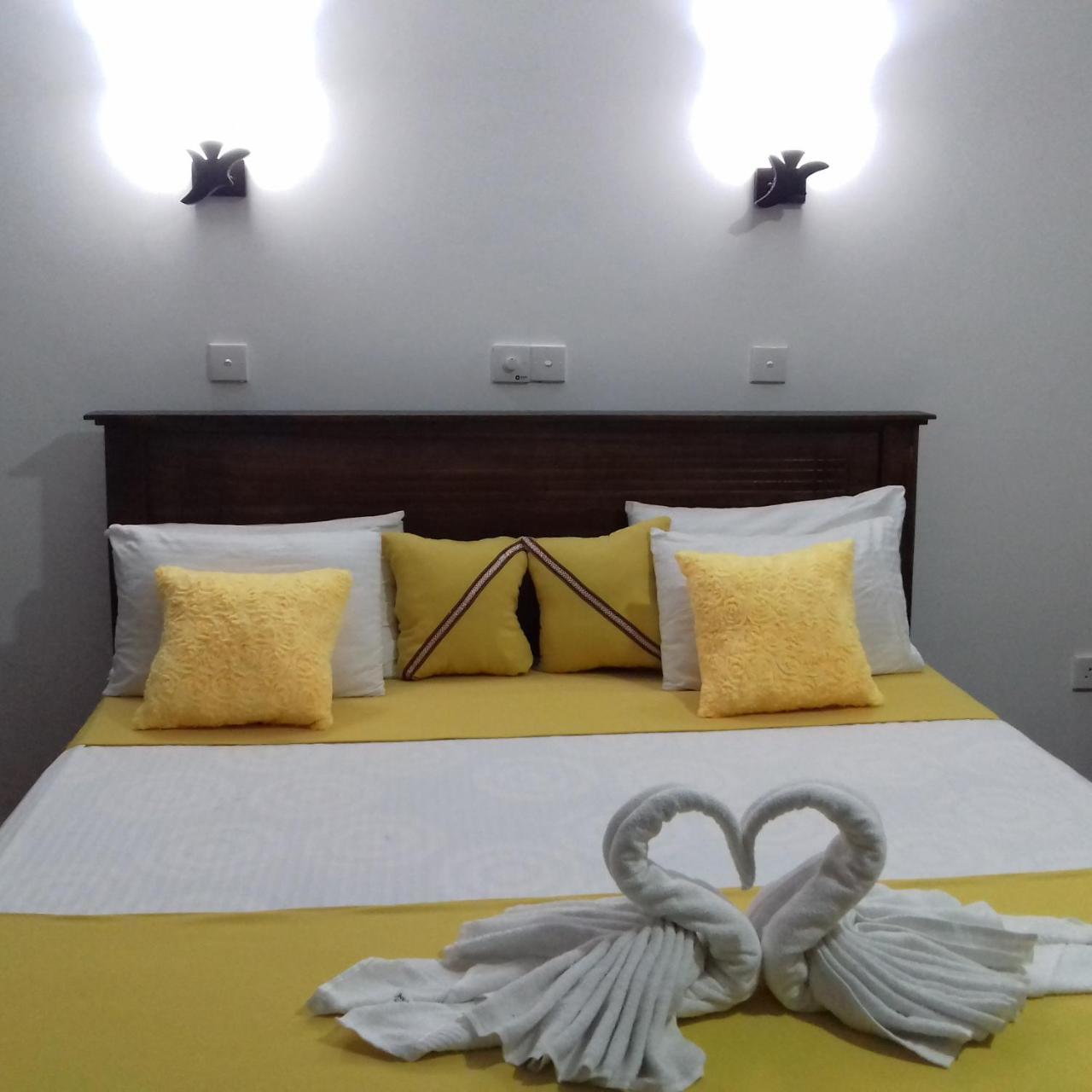 Rainbow Guest House Хикадува Екстериор снимка