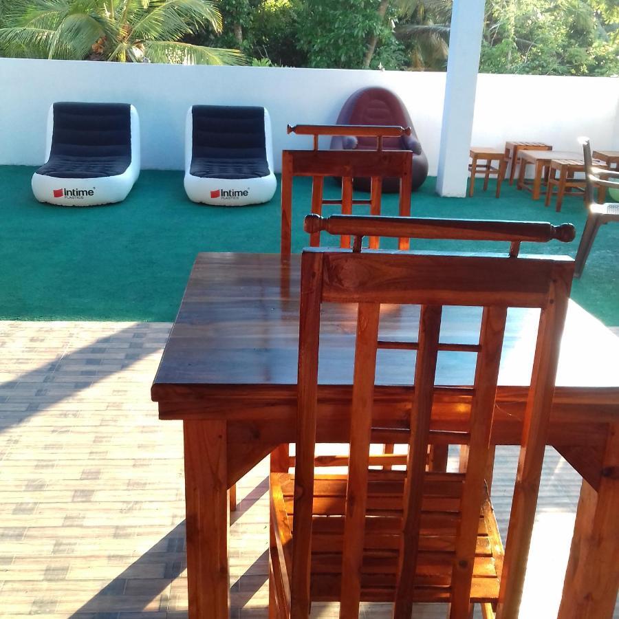 Rainbow Guest House Хикадува Екстериор снимка